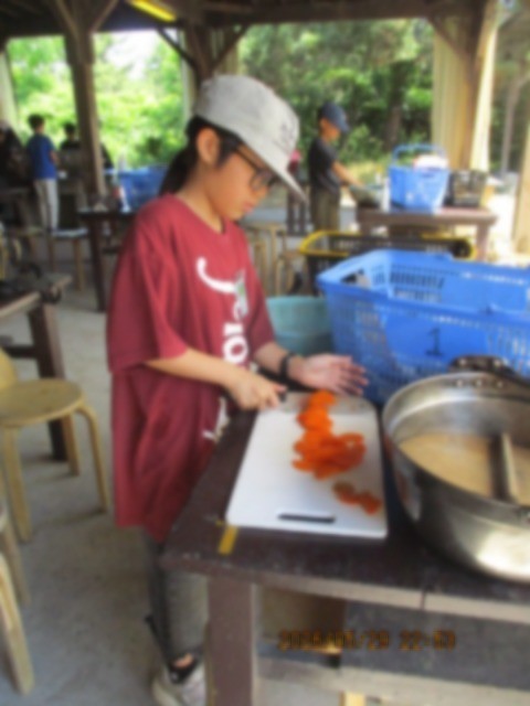 野菜を切る